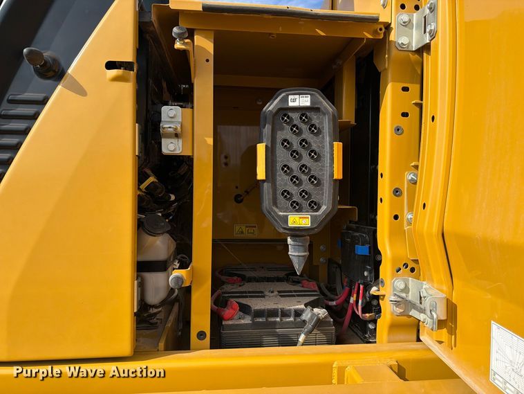 image for item FN3516 2022 Caterpillar 323 excavator