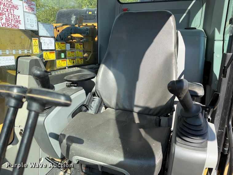 image for item FN3517 2018 Caterpillar 336FL excavator