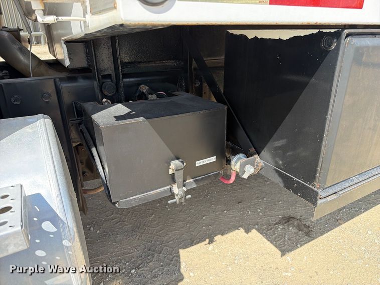 image for item FN3518 2005 Sterling L7500 Series fuel / lube truck