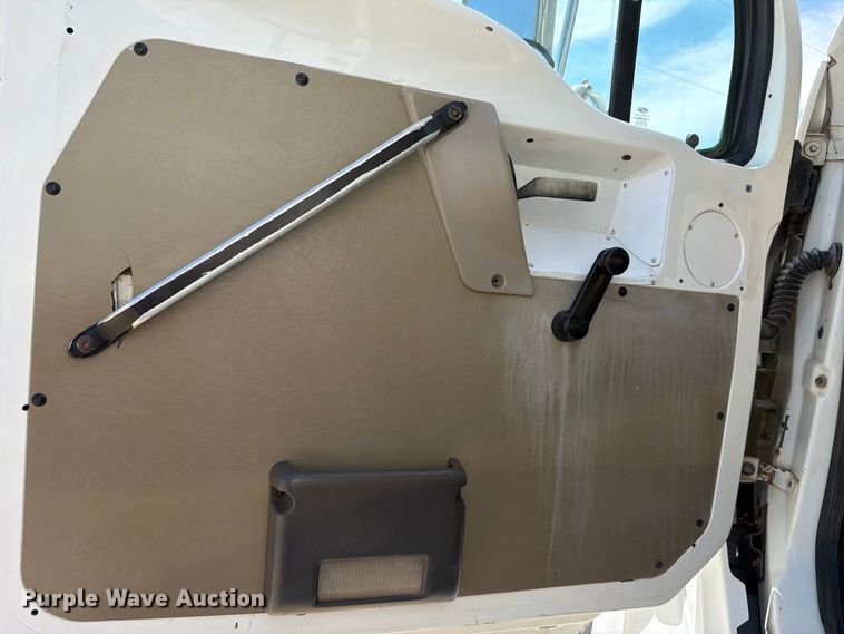 image for item FN3518 2005 Sterling L7500 Series fuel / lube truck