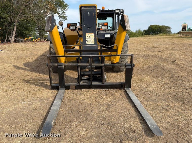 image for item FN3520 2014 Caterpillar TL943C telehandler