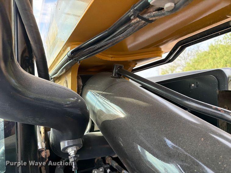 image for item FN3520 2014 Caterpillar TL943C telehandler