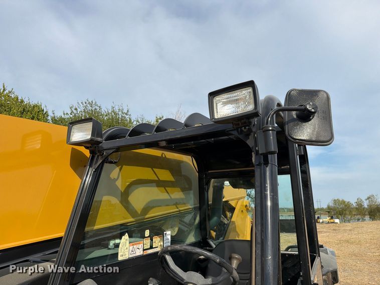 image for item FN3520 2014 Caterpillar TL943C telehandler