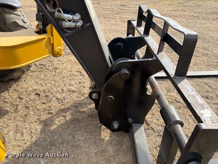 image for item FN3520 2014 Caterpillar TL943C telehandler