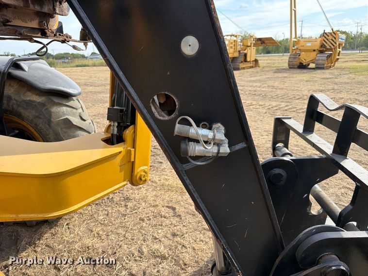 image for item FN3520 2014 Caterpillar TL943C telehandler