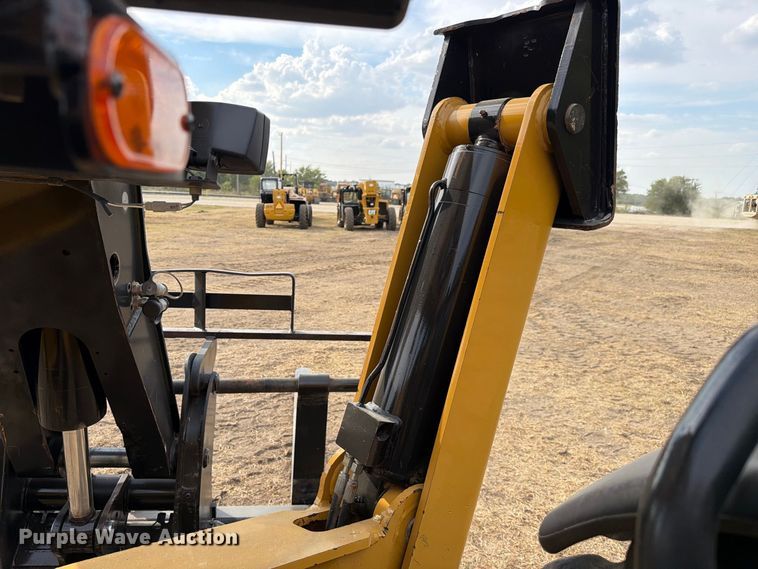 image for item FN3520 2014 Caterpillar TL943C telehandler