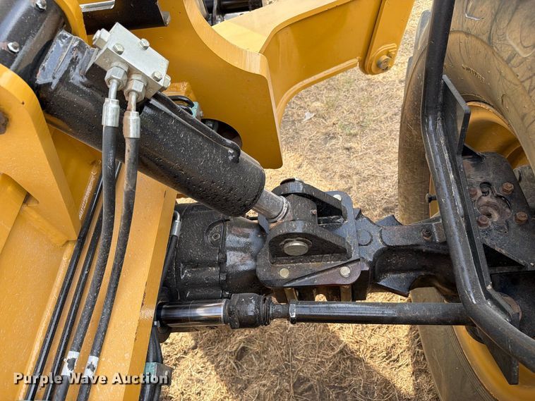 image for item FN3520 2014 Caterpillar TL943C telehandler