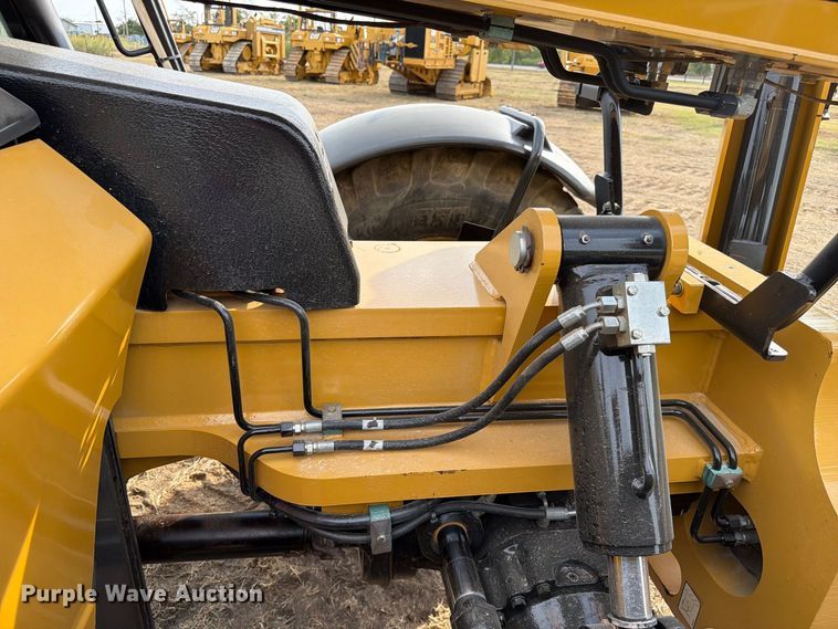image for item FN3520 2014 Caterpillar TL943C telehandler