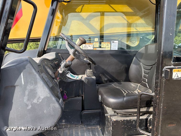 image for item FN3520 2014 Caterpillar TL943C telehandler