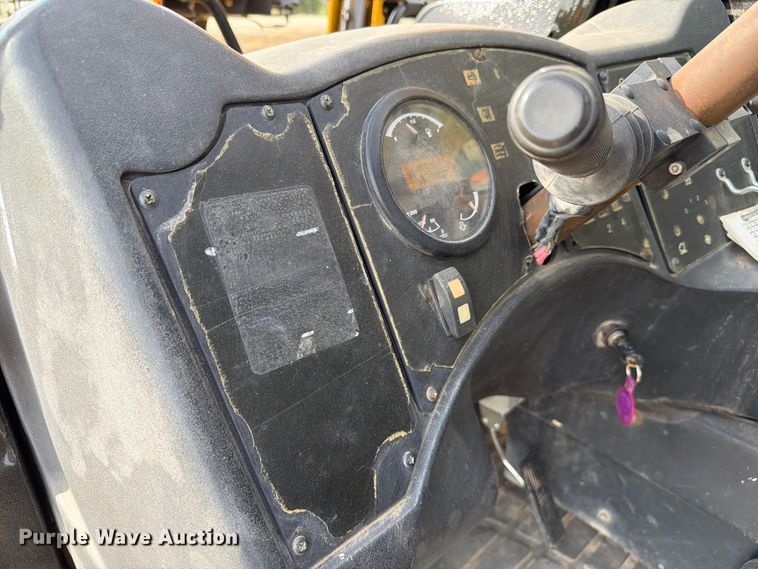 image for item FN3520 2014 Caterpillar TL943C telehandler