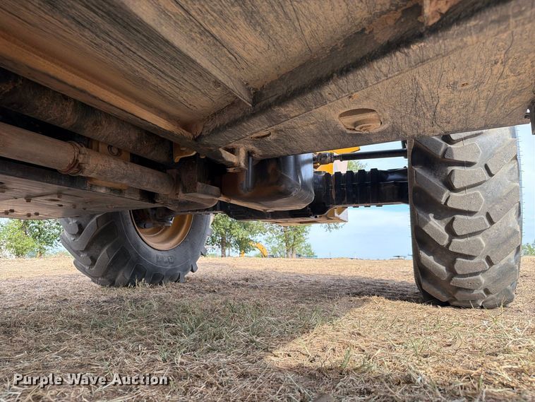 image for item FN3520 2014 Caterpillar TL943C telehandler