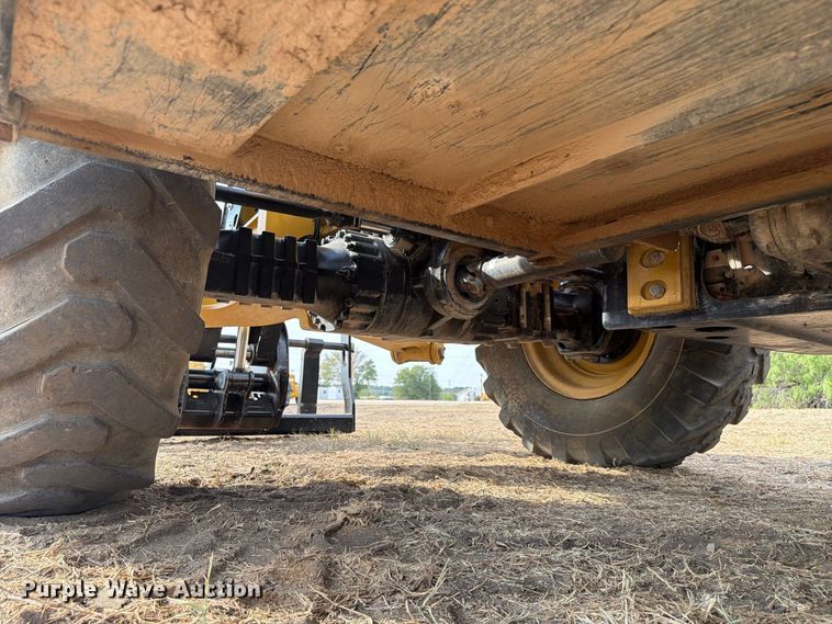 image for item FN3520 2014 Caterpillar TL943C telehandler