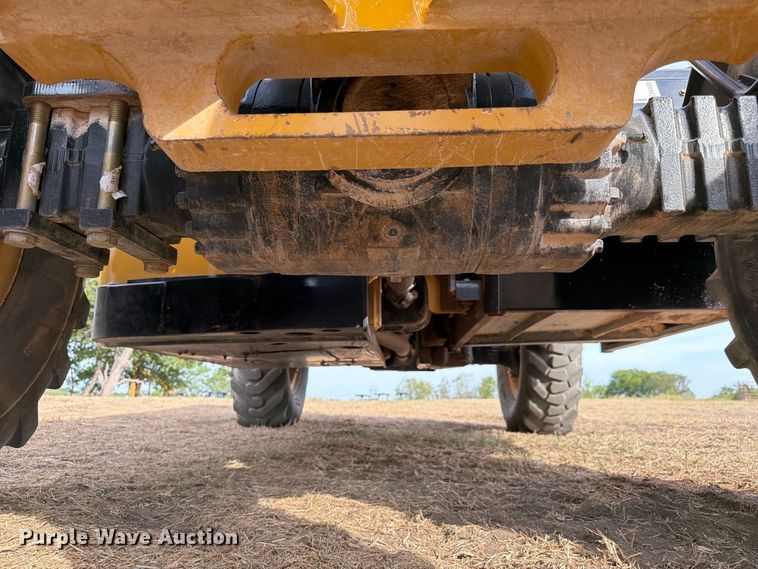 image for item FN3520 2014 Caterpillar TL943C telehandler