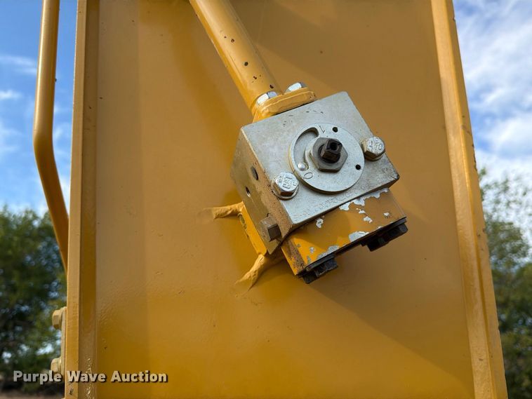 image for item FN3523 2019 Caterpillar 326F L excavator