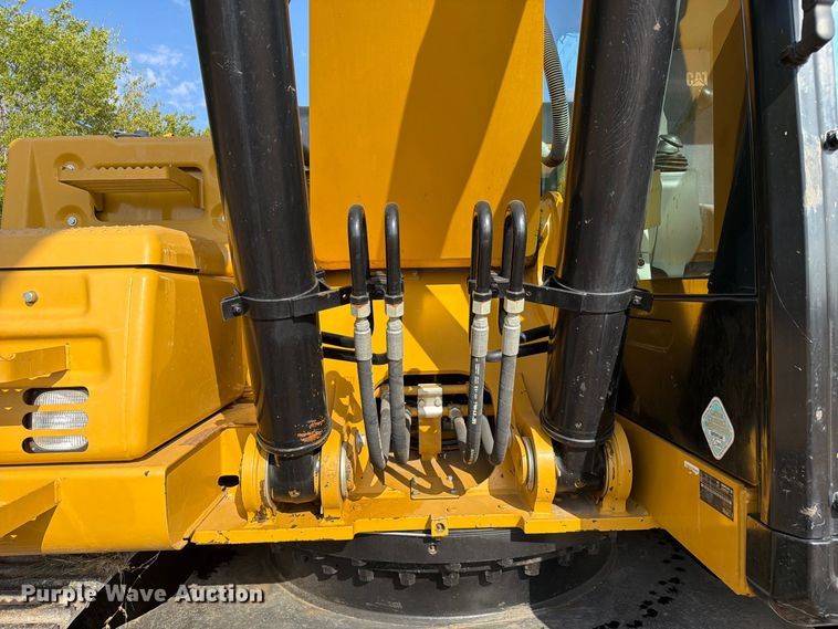 image for item FN3524 2019 Caterpillar 326F L excavator
