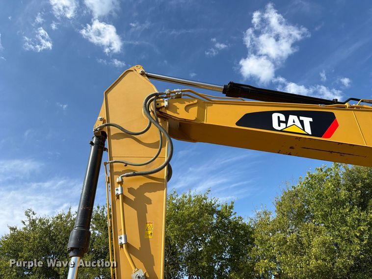 image for item FN3524 2019 Caterpillar 326F L excavator