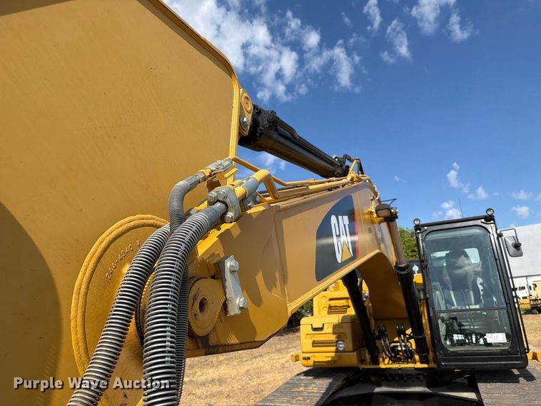 image for item FN3524 2019 Caterpillar 326F L excavator
