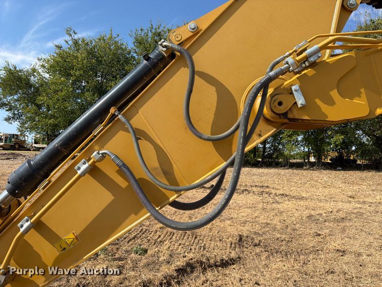 image for item FN3524 2019 Caterpillar 326F L excavator