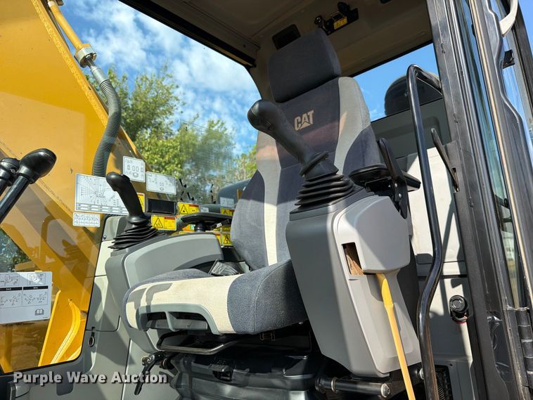 image for item FN3524 2019 Caterpillar 326F L excavator