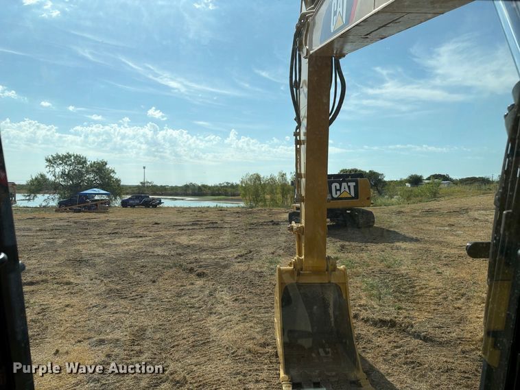 image for item FN3524 2019 Caterpillar 326F L excavator
