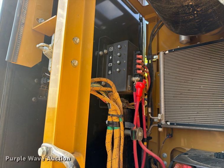 image for item FN3524 2019 Caterpillar 326F L excavator
