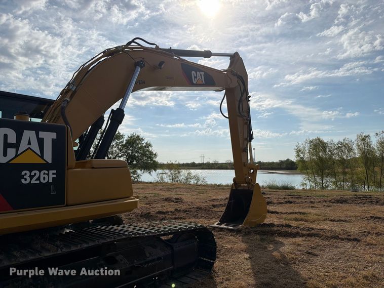 image for item FN3525 2019 Caterpillar 326F L excavator