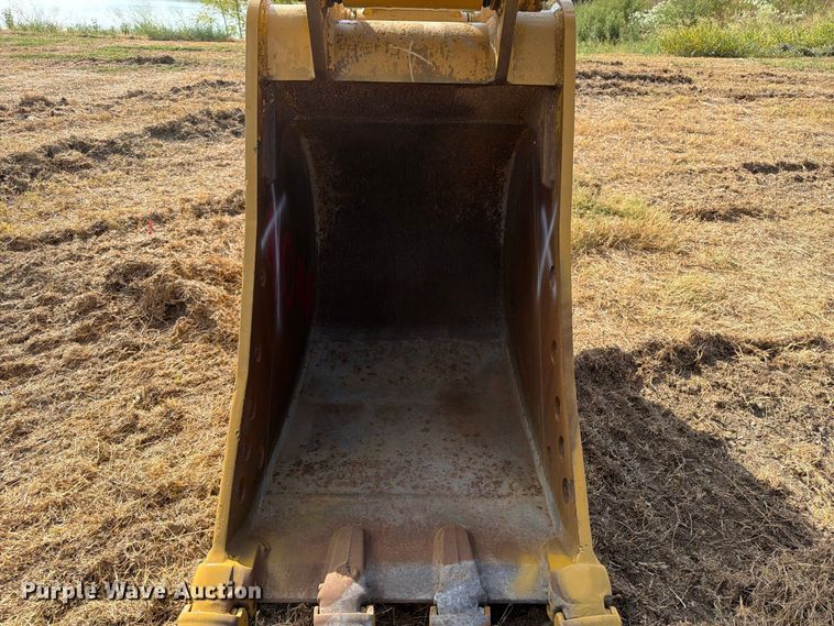 image for item FN3525 2019 Caterpillar 326F L excavator