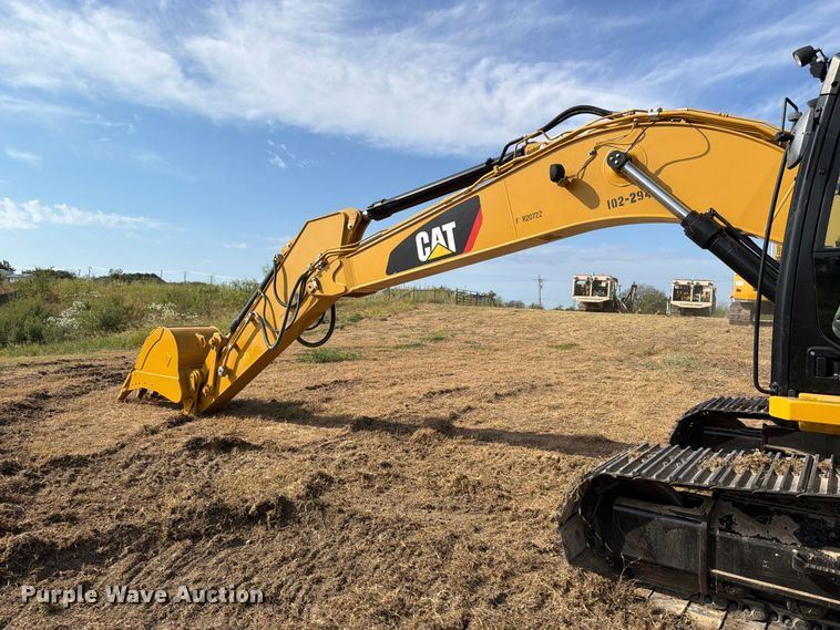 image for item FN3525 2019 Caterpillar 326F L excavator