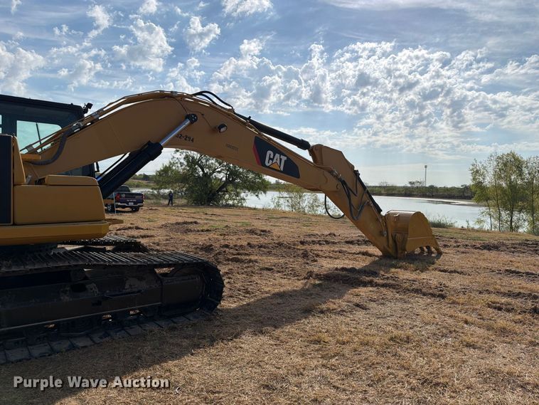 image for item FN3525 2019 Caterpillar 326F L excavator