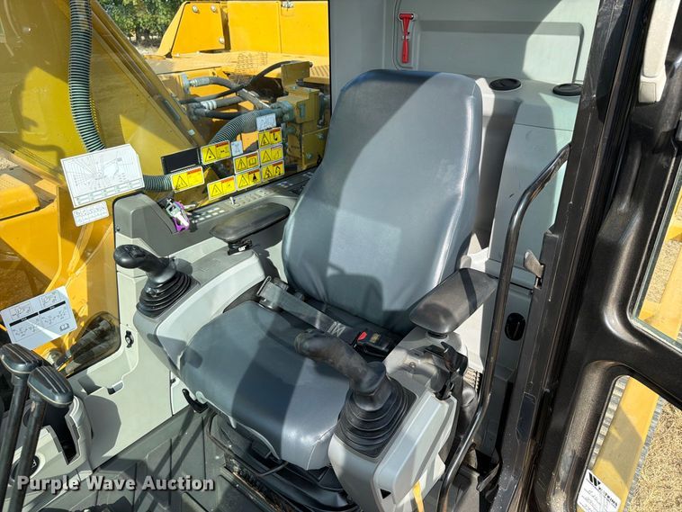 image for item FN3525 2019 Caterpillar 326F L excavator