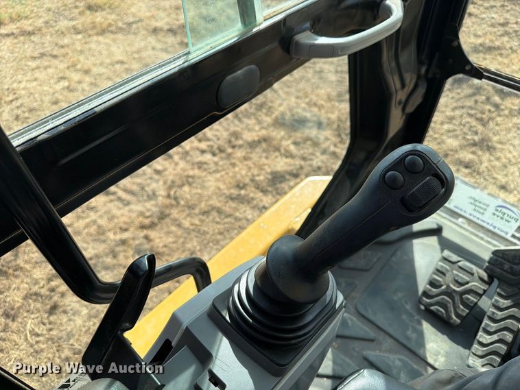 image for item FN3525 2019 Caterpillar 326F L excavator