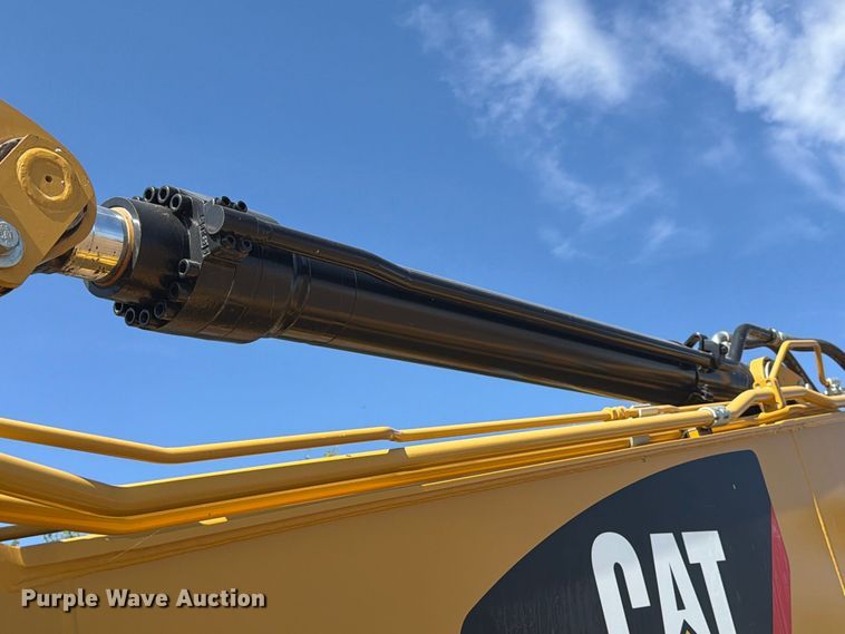 image for item FN3526 2019 Caterpillar 326F L excavator