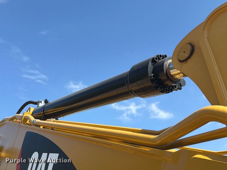 image for item FN3526 2019 Caterpillar 326F L excavator