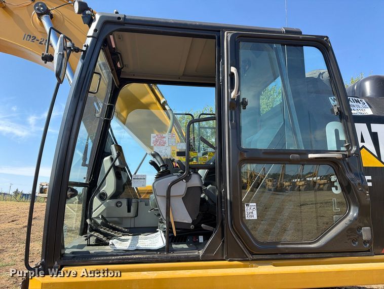 image for item FN3526 2019 Caterpillar 326F L excavator