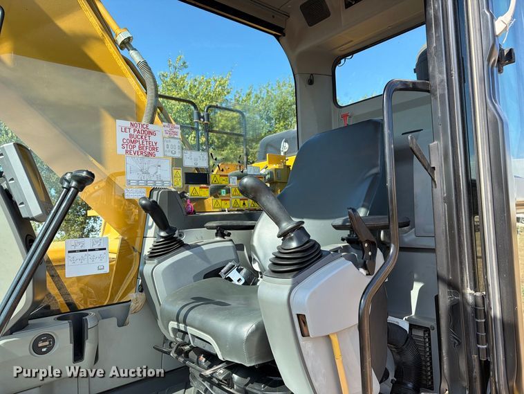 image for item FN3526 2019 Caterpillar 326F L excavator