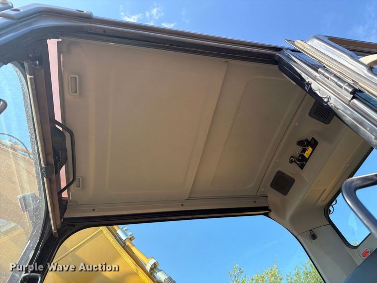 image for item FN3526 2019 Caterpillar 326F L excavator