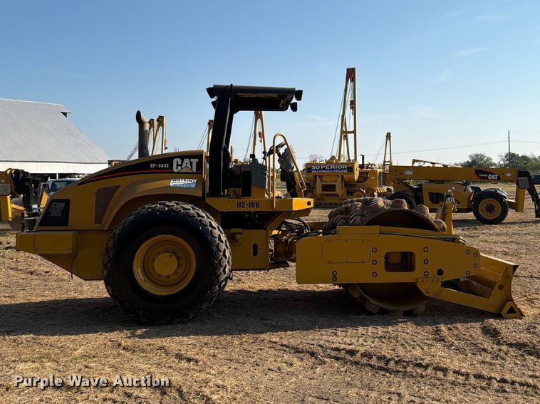 2004 Caterpillar CP-563E