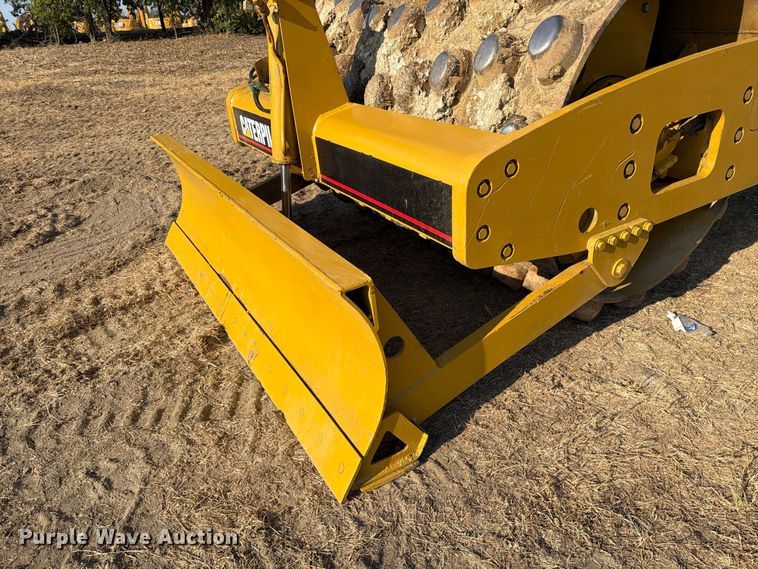 2004 Caterpillar CP-563E
