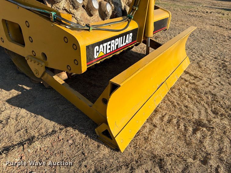 2004 Caterpillar CP-563E