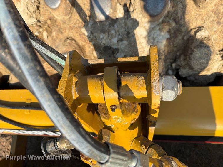 2004 Caterpillar CP-563E