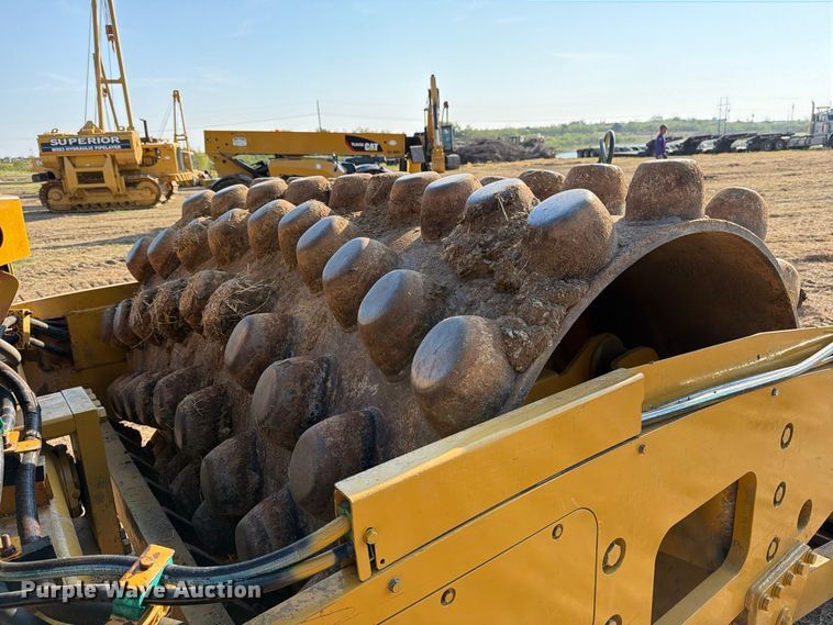 2004 Caterpillar CP-563E