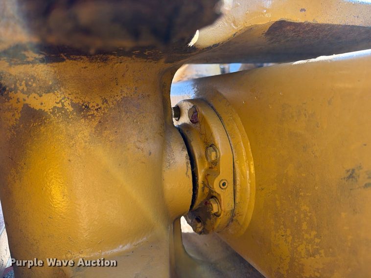 2004 Caterpillar CP-563E
