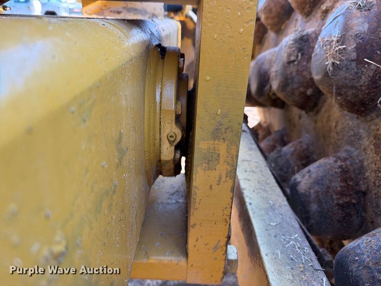 2004 Caterpillar CP-563E