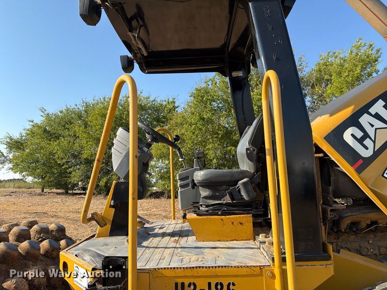 2004 Caterpillar CP-563E