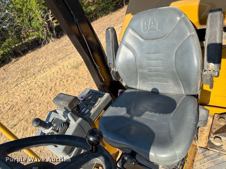 2004 Caterpillar CP-563E