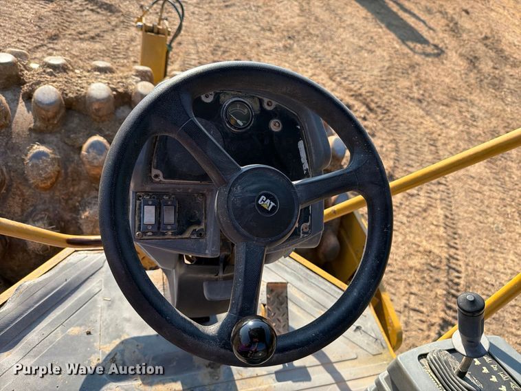 2004 Caterpillar CP-563E