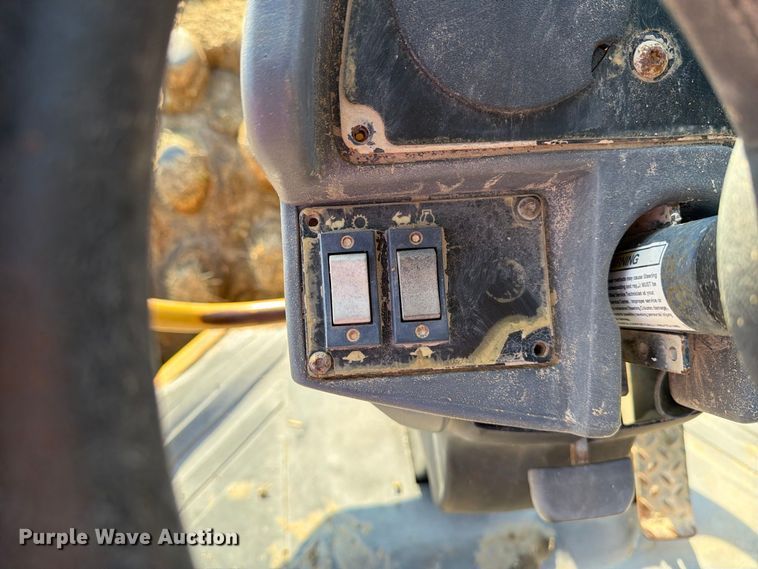 2004 Caterpillar CP-563E
