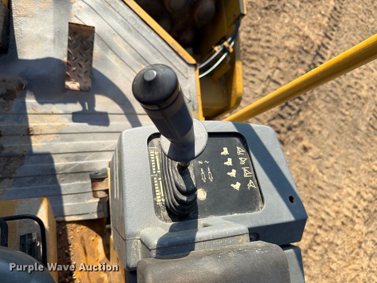 2004 Caterpillar CP-563E