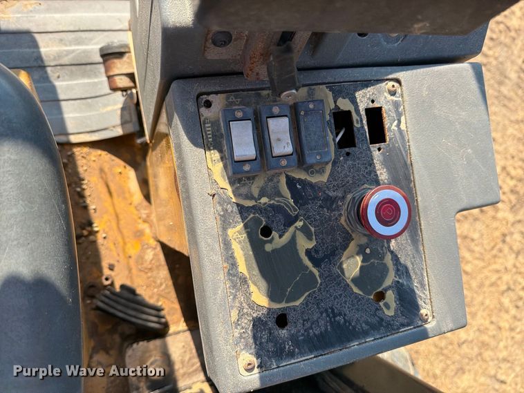 2004 Caterpillar CP-563E