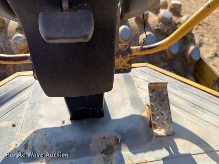 2004 Caterpillar CP-563E